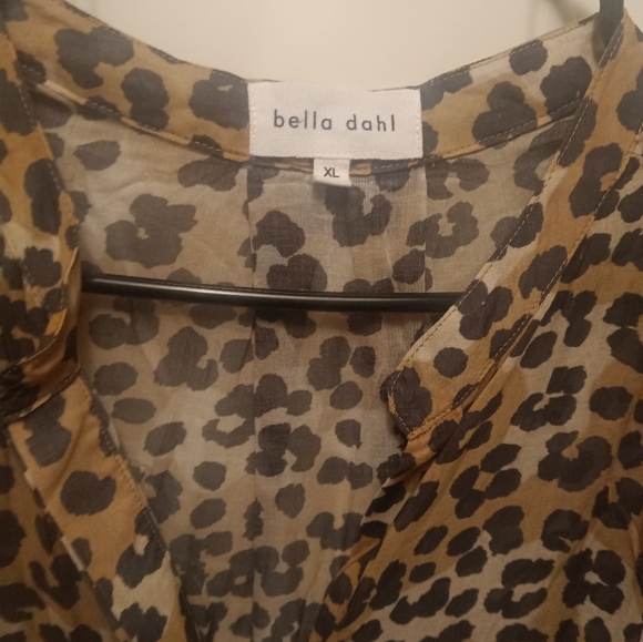 NWT Bella Dahl sleeveless button down blouse. - Picture 2 of 5